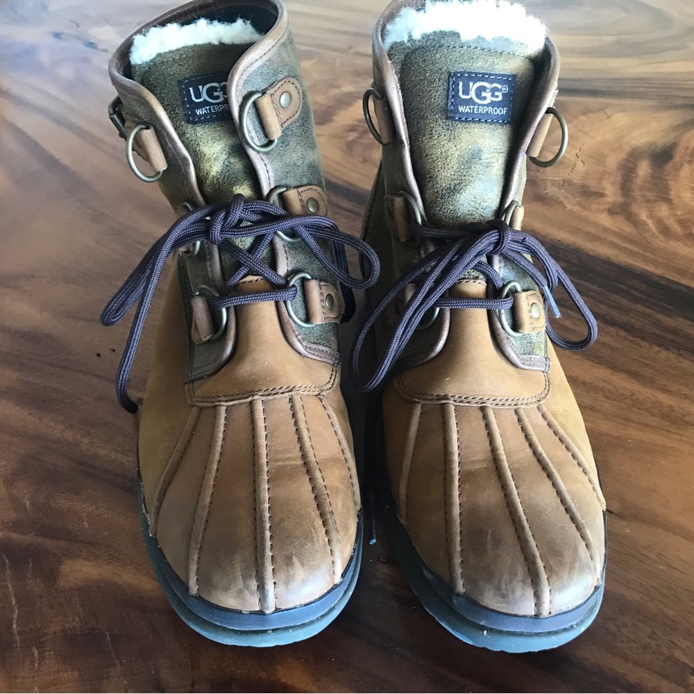 UGG waterproof • sheepskin lined ankle boots